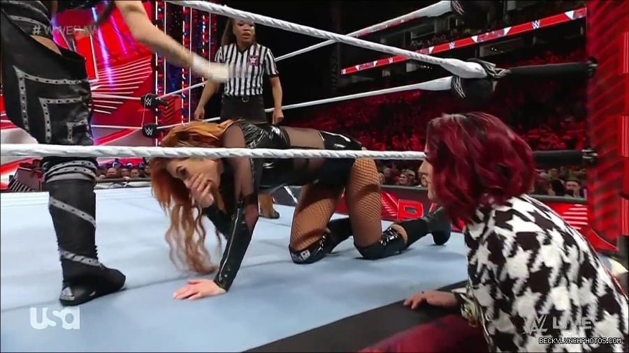 WWE_Monday_Night_Raw_2023_01_02_720p_HDTV_x264-NWCHD_mp4_005112379.jpg