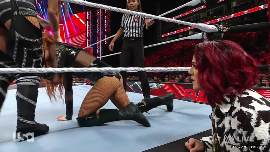 WWE_Monday_Night_Raw_2023_01_02_720p_HDTV_x264-NWCHD_mp4_005113580.jpg