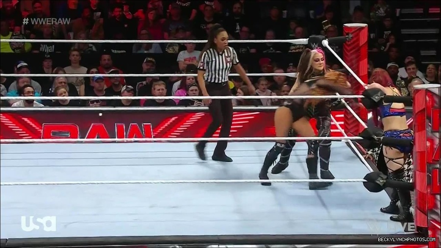 WWE_Monday_Night_Raw_2023_01_02_720p_HDTV_x264-NWCHD_mp4_005116383.jpg
