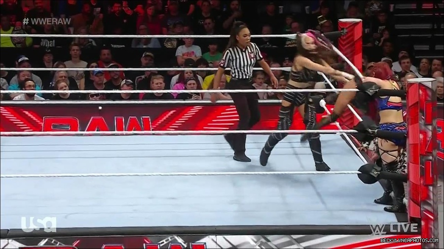 WWE_Monday_Night_Raw_2023_01_02_720p_HDTV_x264-NWCHD_mp4_005116783.jpg