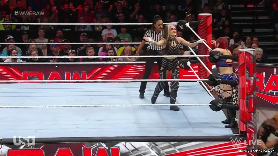 WWE_Monday_Night_Raw_2023_01_02_720p_HDTV_x264-NWCHD_mp4_005117584.jpg