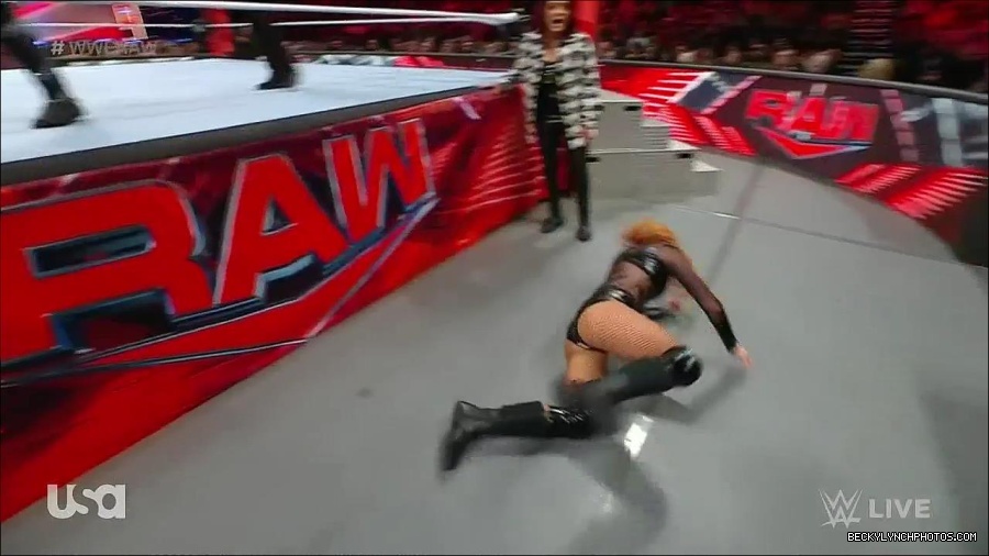 WWE_Monday_Night_Raw_2023_01_02_720p_HDTV_x264-NWCHD_mp4_005117984.jpg