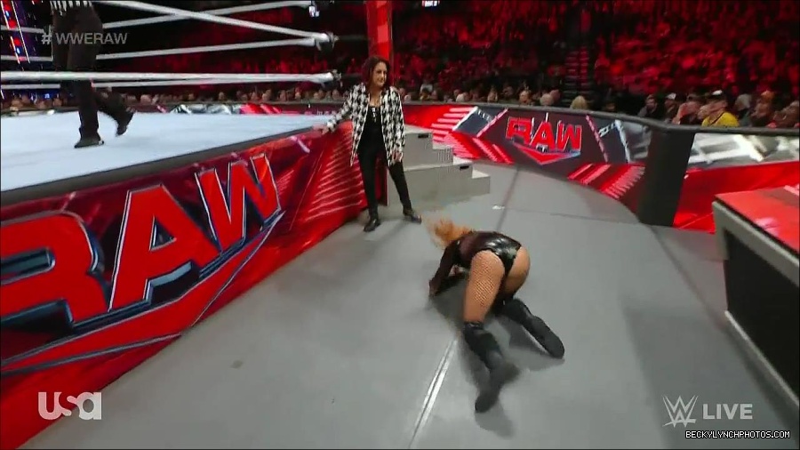 WWE_Monday_Night_Raw_2023_01_02_720p_HDTV_x264-NWCHD_mp4_005118385.jpg