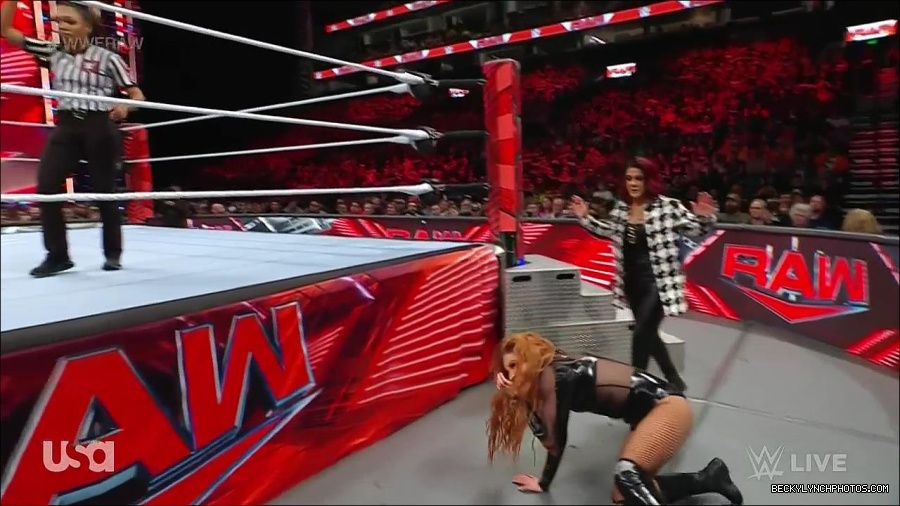 WWE_Monday_Night_Raw_2023_01_02_720p_HDTV_x264-NWCHD_mp4_005120387.jpg