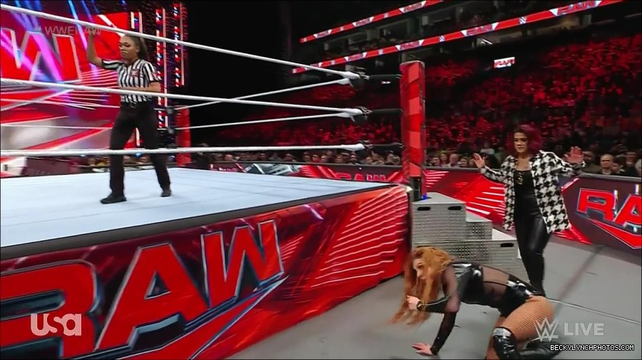 WWE_Monday_Night_Raw_2023_01_02_720p_HDTV_x264-NWCHD_mp4_005120787.jpg