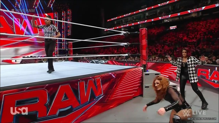 WWE_Monday_Night_Raw_2023_01_02_720p_HDTV_x264-NWCHD_mp4_005121188.jpg
