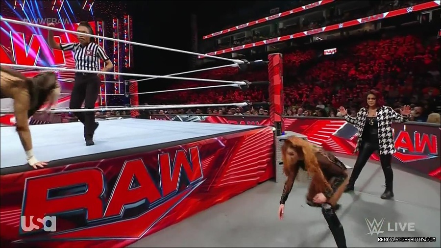 WWE_Monday_Night_Raw_2023_01_02_720p_HDTV_x264-NWCHD_mp4_005121588.jpg