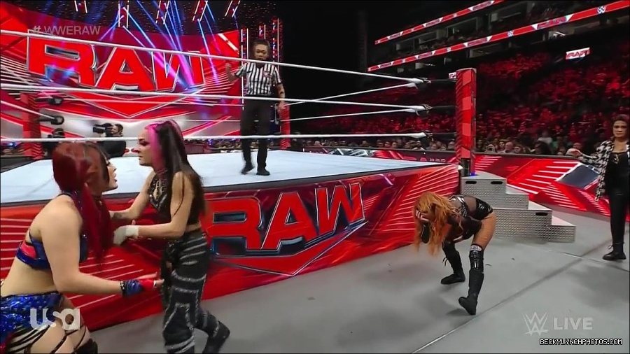 WWE_Monday_Night_Raw_2023_01_02_720p_HDTV_x264-NWCHD_mp4_005123190.jpg