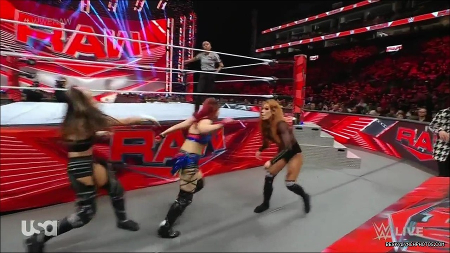 WWE_Monday_Night_Raw_2023_01_02_720p_HDTV_x264-NWCHD_mp4_005124791.jpg
