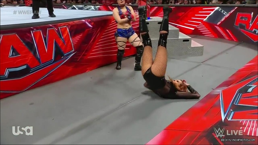 WWE_Monday_Night_Raw_2023_01_02_720p_HDTV_x264-NWCHD_mp4_005125992.jpg