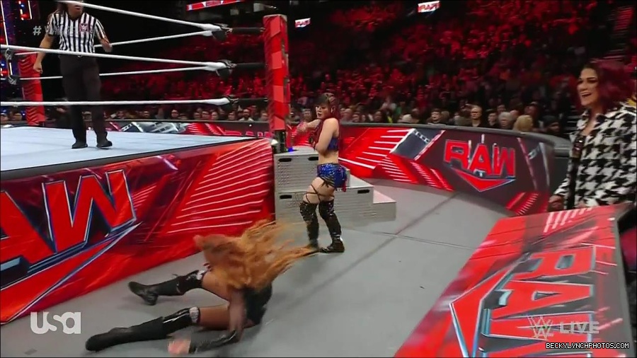 WWE_Monday_Night_Raw_2023_01_02_720p_HDTV_x264-NWCHD_mp4_005127194.jpg