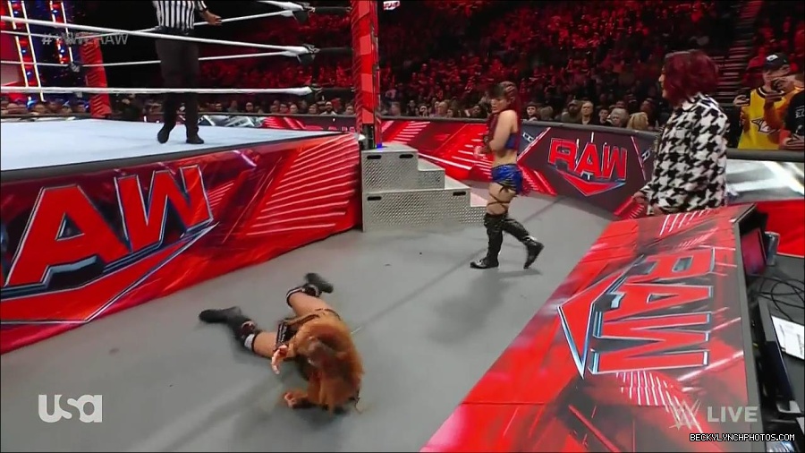 WWE_Monday_Night_Raw_2023_01_02_720p_HDTV_x264-NWCHD_mp4_005127994.jpg