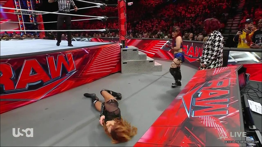 WWE_Monday_Night_Raw_2023_01_02_720p_HDTV_x264-NWCHD_mp4_005128395.jpg