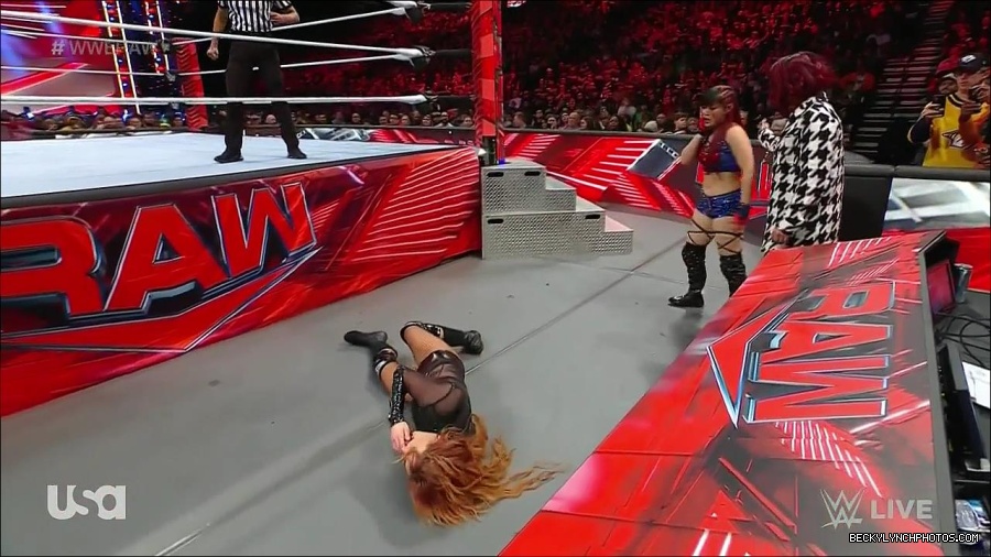 WWE_Monday_Night_Raw_2023_01_02_720p_HDTV_x264-NWCHD_mp4_005128795.jpg
