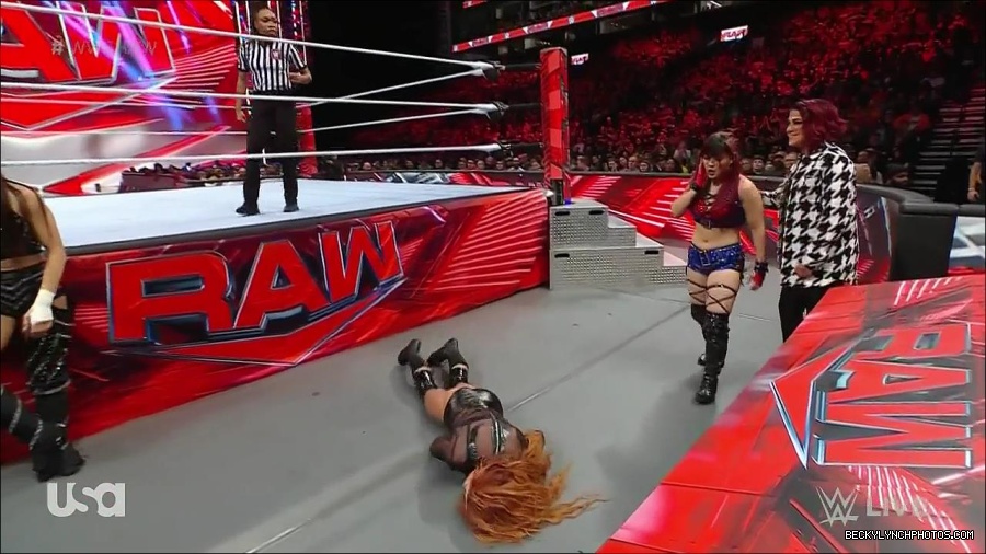 WWE_Monday_Night_Raw_2023_01_02_720p_HDTV_x264-NWCHD_mp4_005129996.jpg