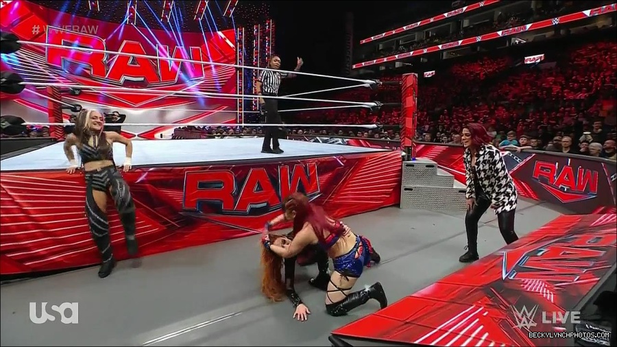WWE_Monday_Night_Raw_2023_01_02_720p_HDTV_x264-NWCHD_mp4_005134401.jpg
