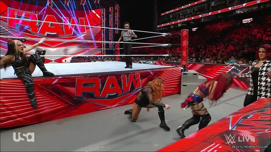 WWE_Monday_Night_Raw_2023_01_02_720p_HDTV_x264-NWCHD_mp4_005137204.jpg