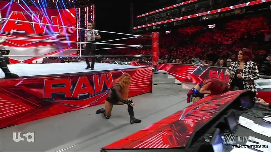 WWE_Monday_Night_Raw_2023_01_02_720p_HDTV_x264-NWCHD_mp4_005138004.jpg