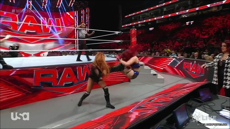 WWE_Monday_Night_Raw_2023_01_02_720p_HDTV_x264-NWCHD_mp4_005140006.jpg