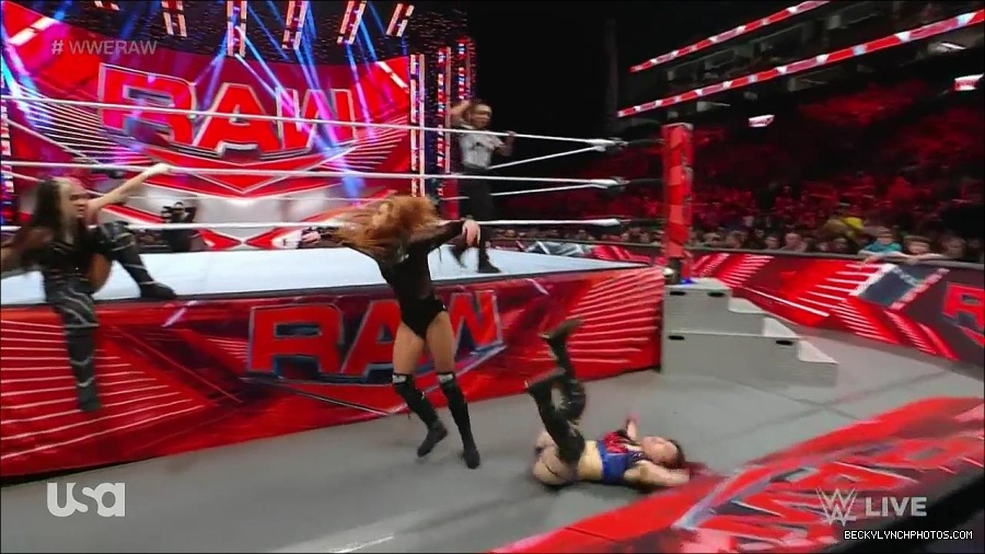 WWE_Monday_Night_Raw_2023_01_02_720p_HDTV_x264-NWCHD_mp4_005140407.jpg