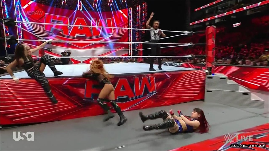 WWE_Monday_Night_Raw_2023_01_02_720p_HDTV_x264-NWCHD_mp4_005140807.jpg