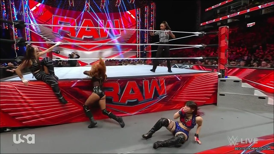 WWE_Monday_Night_Raw_2023_01_02_720p_HDTV_x264-NWCHD_mp4_005141208.jpg