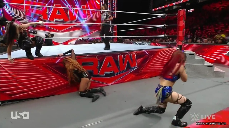 WWE_Monday_Night_Raw_2023_01_02_720p_HDTV_x264-NWCHD_mp4_005142409.jpg