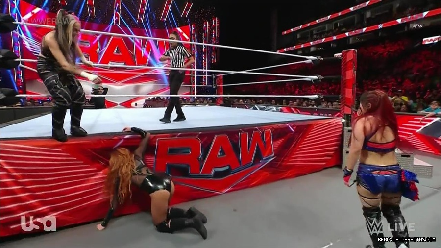 WWE_Monday_Night_Raw_2023_01_02_720p_HDTV_x264-NWCHD_mp4_005143210.jpg