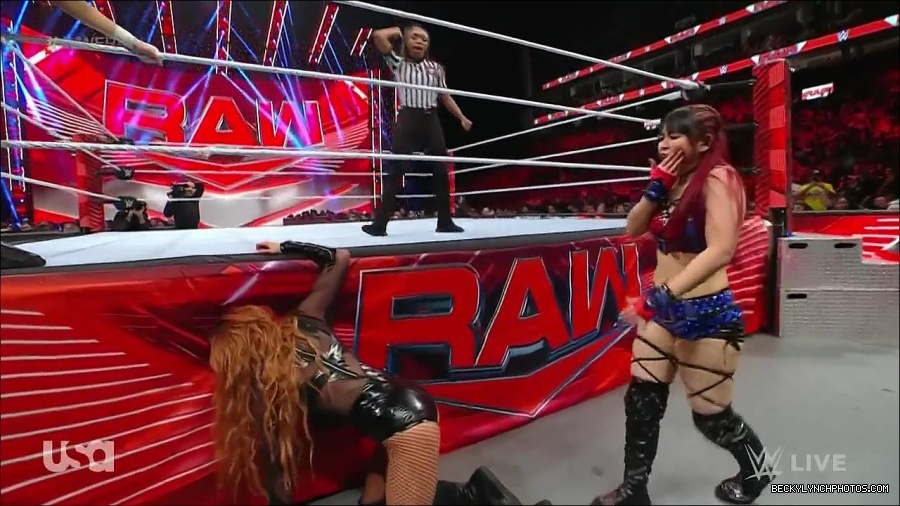 WWE_Monday_Night_Raw_2023_01_02_720p_HDTV_x264-NWCHD_mp4_005144811.jpg
