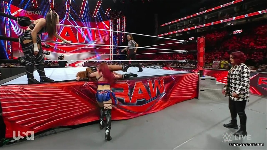 WWE_Monday_Night_Raw_2023_01_02_720p_HDTV_x264-NWCHD_mp4_005148415.jpg