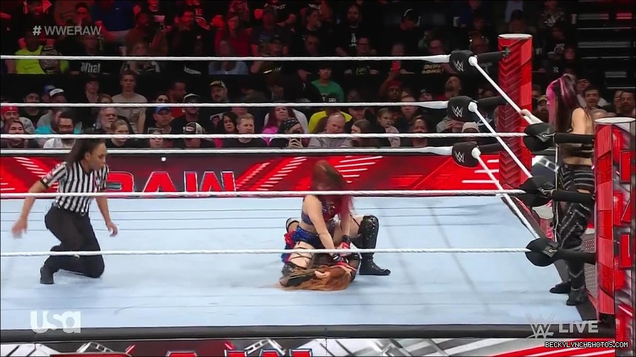 WWE_Monday_Night_Raw_2023_01_02_720p_HDTV_x264-NWCHD_mp4_005152819.jpg