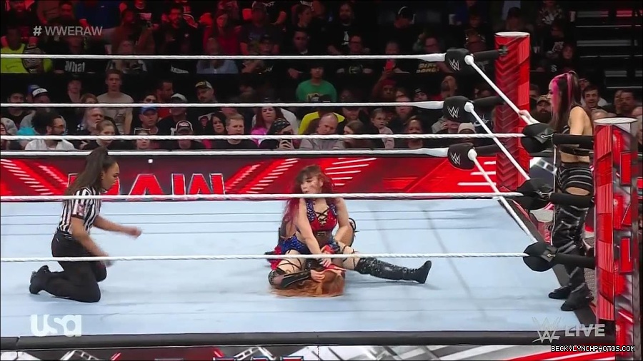 WWE_Monday_Night_Raw_2023_01_02_720p_HDTV_x264-NWCHD_mp4_005153220.jpg