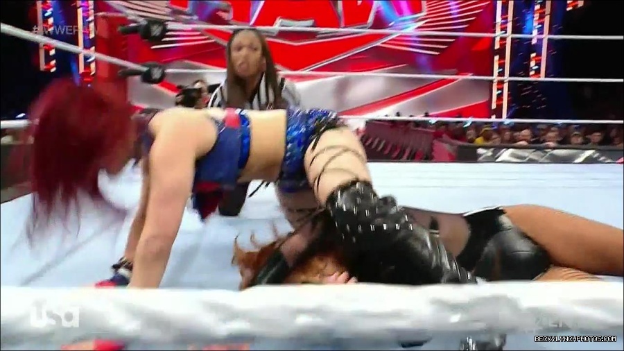 WWE_Monday_Night_Raw_2023_01_02_720p_HDTV_x264-NWCHD_mp4_005155622.jpg