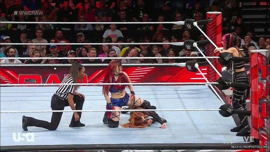 WWE_Monday_Night_Raw_2023_01_02_720p_HDTV_x264-NWCHD_mp4_005157224.jpg