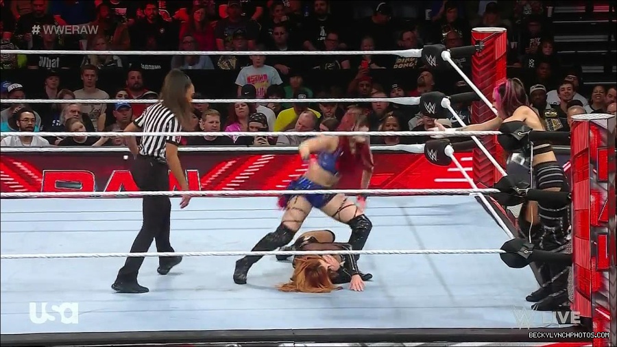 WWE_Monday_Night_Raw_2023_01_02_720p_HDTV_x264-NWCHD_mp4_005158024.jpg
