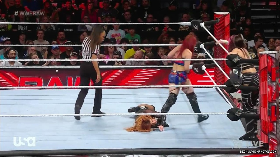 WWE_Monday_Night_Raw_2023_01_02_720p_HDTV_x264-NWCHD_mp4_005158825.jpg