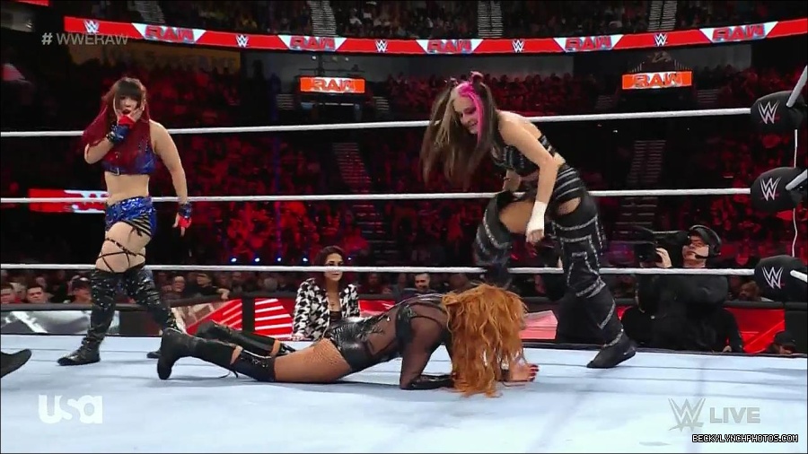WWE_Monday_Night_Raw_2023_01_02_720p_HDTV_x264-NWCHD_mp4_005160427.jpg
