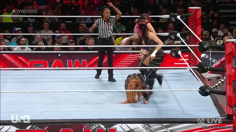 WWE_Monday_Night_Raw_2023_01_02_720p_HDTV_x264-NWCHD_mp4_005160827.jpg