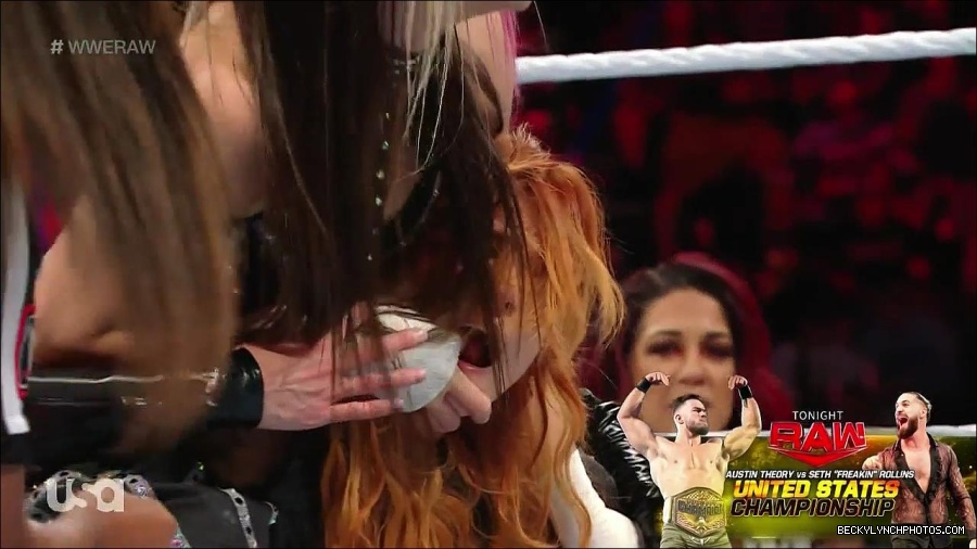 WWE_Monday_Night_Raw_2023_01_02_720p_HDTV_x264-NWCHD_mp4_005169636.jpg