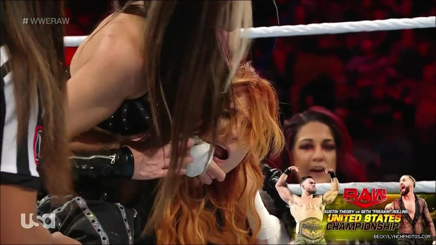 WWE_Monday_Night_Raw_2023_01_02_720p_HDTV_x264-NWCHD_mp4_005170036.jpg