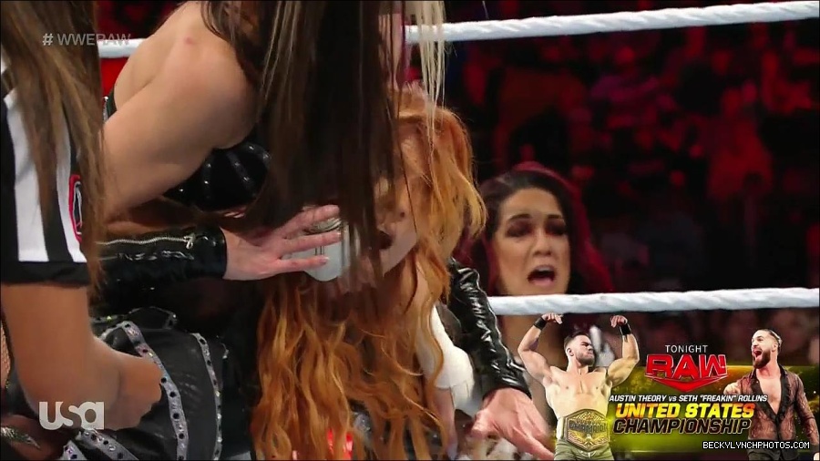 WWE_Monday_Night_Raw_2023_01_02_720p_HDTV_x264-NWCHD_mp4_005170837.jpg
