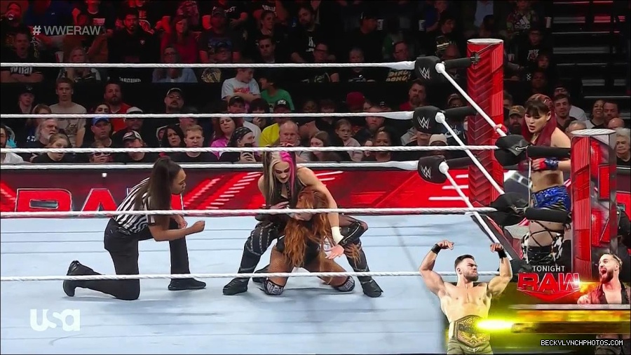 WWE_Monday_Night_Raw_2023_01_02_720p_HDTV_x264-NWCHD_mp4_005172606.jpg