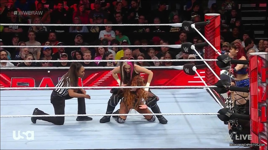 WWE_Monday_Night_Raw_2023_01_02_720p_HDTV_x264-NWCHD_mp4_005173406.jpg