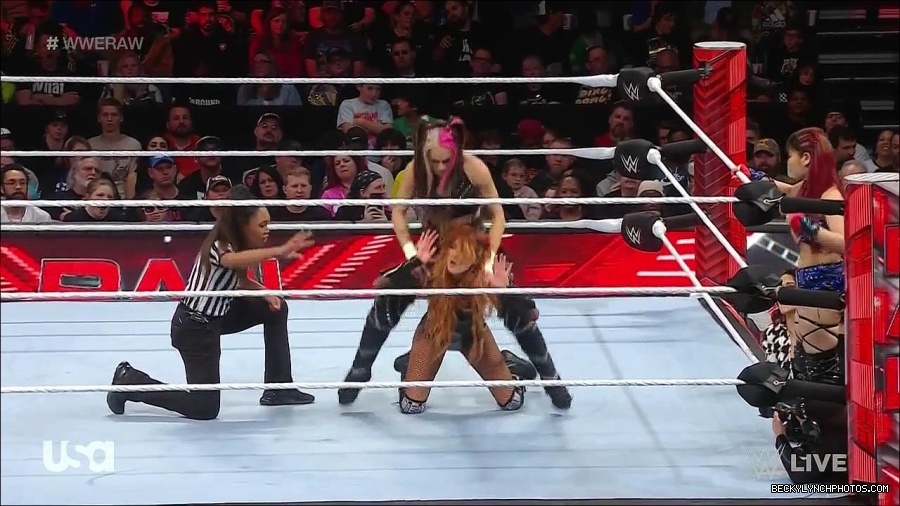WWE_Monday_Night_Raw_2023_01_02_720p_HDTV_x264-NWCHD_mp4_005173807.jpg