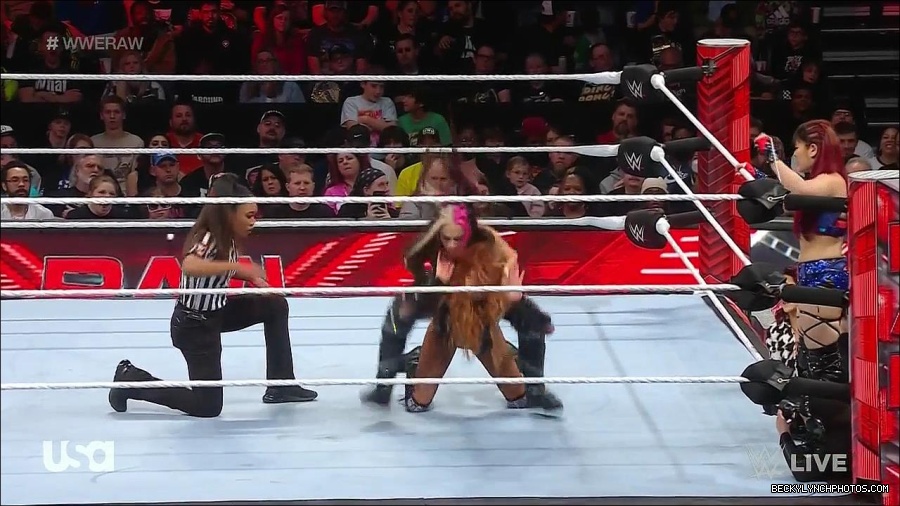 WWE_Monday_Night_Raw_2023_01_02_720p_HDTV_x264-NWCHD_mp4_005174207.jpg