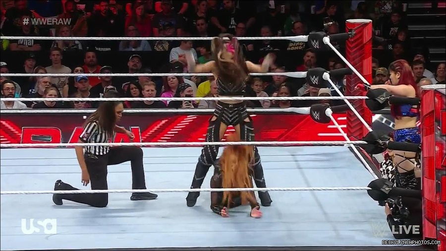 WWE_Monday_Night_Raw_2023_01_02_720p_HDTV_x264-NWCHD_mp4_005174608.jpg