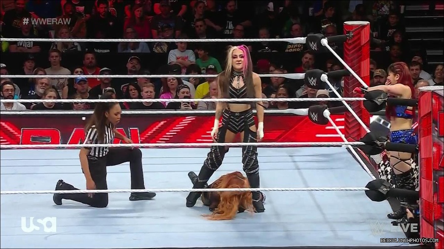 WWE_Monday_Night_Raw_2023_01_02_720p_HDTV_x264-NWCHD_mp4_005175408.jpg