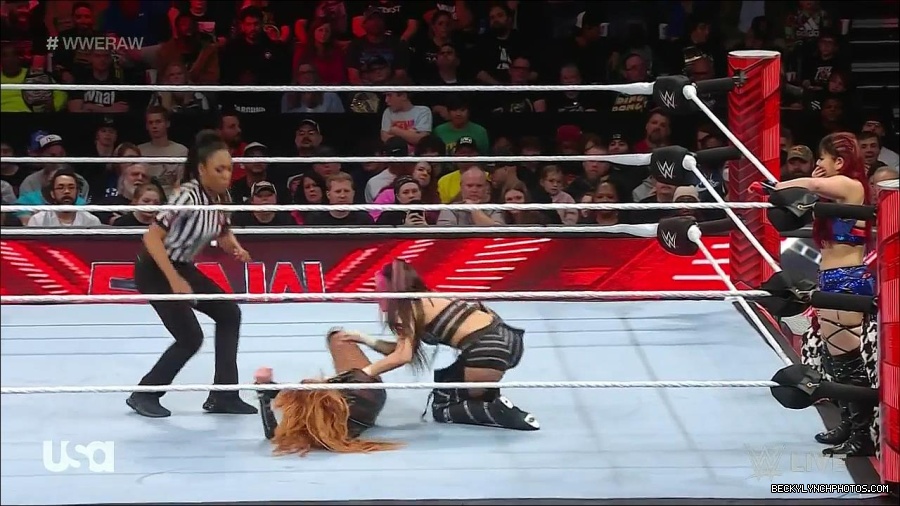 WWE_Monday_Night_Raw_2023_01_02_720p_HDTV_x264-NWCHD_mp4_005177811.jpg