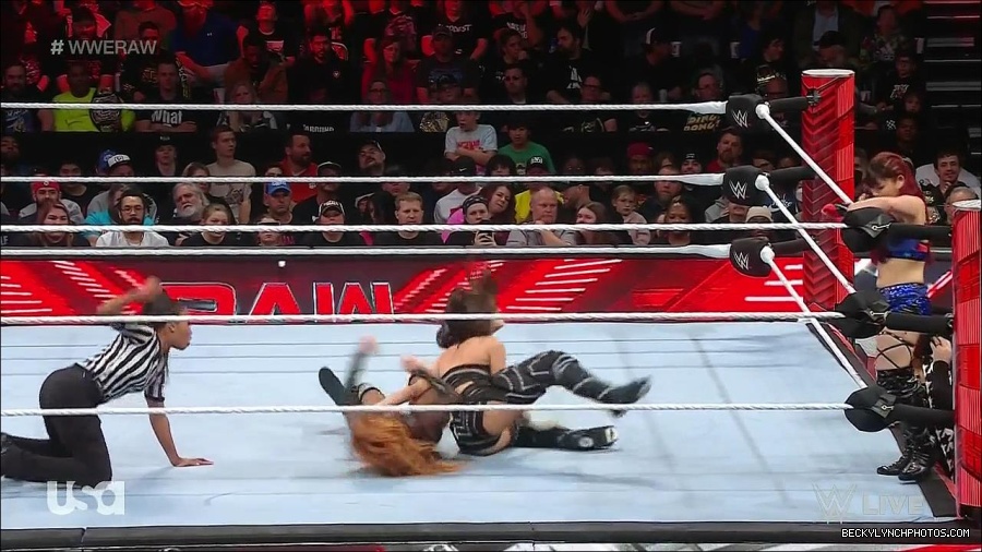WWE_Monday_Night_Raw_2023_01_02_720p_HDTV_x264-NWCHD_mp4_005180614.jpg