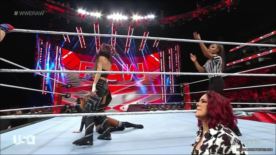 WWE_Monday_Night_Raw_2023_01_02_720p_HDTV_x264-NWCHD_mp4_005185819.jpg